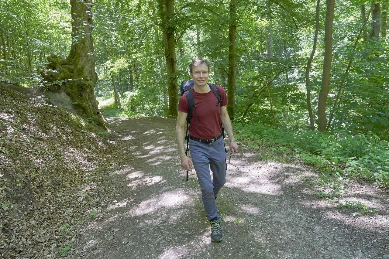 Jan Röhnert unterwegs auf dem Karstwanderweg 