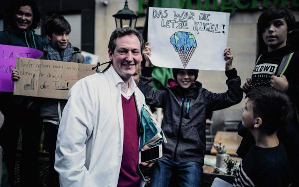 Der Mediziner und Wissenschaftsjournalist Dr. Eckart von Hirschhausen engagiert sich seit 2018 auch für Klimapolitik. 